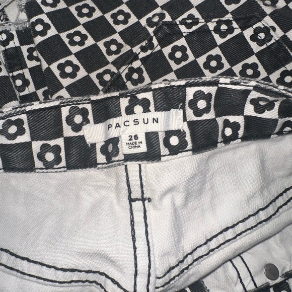 PacSun Black and White Floral Checkered Skirt - Picture 3 of 3